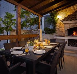 6 Bedroom Waterfront Villa with Pool in Uvala Ljubljeva near Trogir, Sleeps 12-13